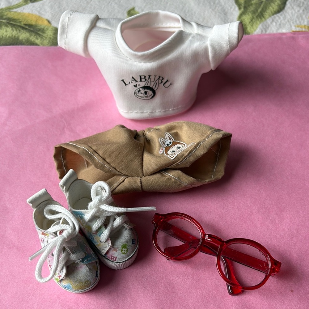 👟 LABUBU White T-Shirt and Tan Shorts Set 👟